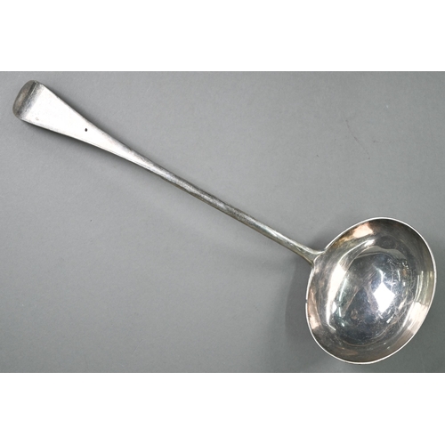 192 - A Victorian silver old English pattern soup ladle, Chawner & Co, London 1879, 8oz