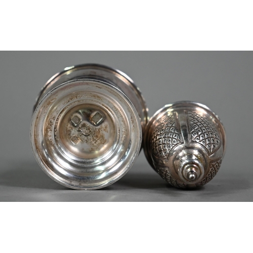 193 - A silver baluster sugar caster, London 1977, 14.5cm, to/w a cased set of six seal-top teaspoons, She... 