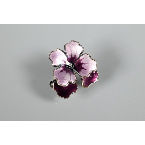 224 - David Andersen - A Norwegian mauve enamel brooch in the form of a pansy, stamped sterling 925S, 2.5 ... 