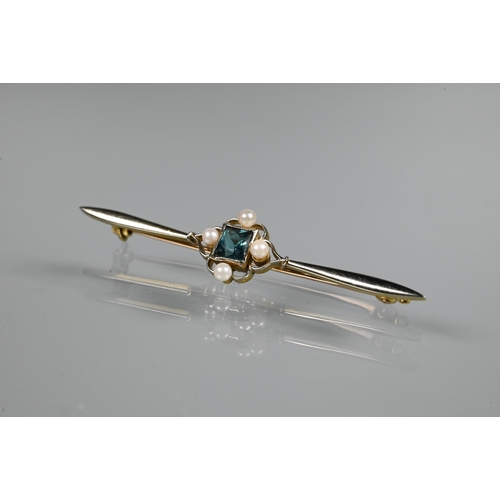 264 - An Edwardian bar brooch set with four small pearls and square cut zircon, 15ct and 18ct yellow and w... 