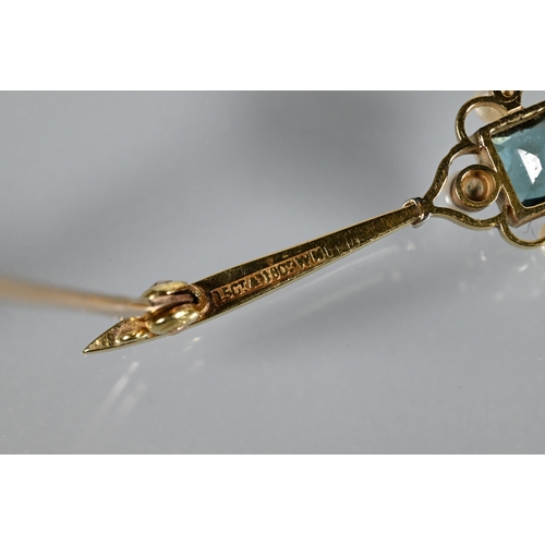 264 - An Edwardian bar brooch set with four small pearls and square cut zircon, 15ct and 18ct yellow and w... 