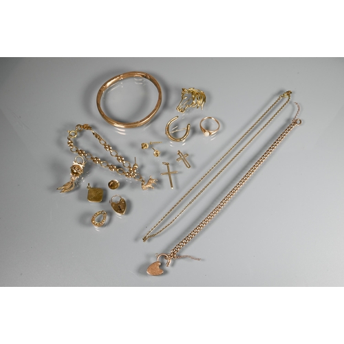 269 - A quantity of 9ct yellow gold including horseshoe brooch, curb bracelet with padlock attached, penda... 