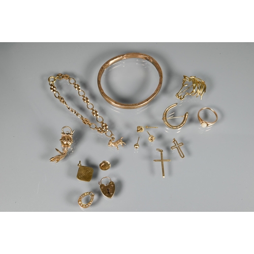 269 - A quantity of 9ct yellow gold including horseshoe brooch, curb bracelet with padlock attached, penda... 