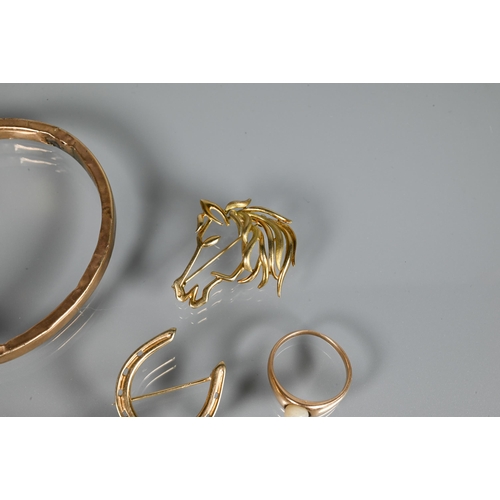 269 - A quantity of 9ct yellow gold including horseshoe brooch, curb bracelet with padlock attached, penda... 