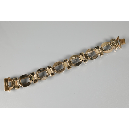 282 - A contemporary 9ct yellow gold bracelet formed of open circle and cross links, concealed clasp, appr... 