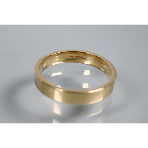 321 - A 9ct yellow gold wedding band of plain form, size U, approx 4.7g