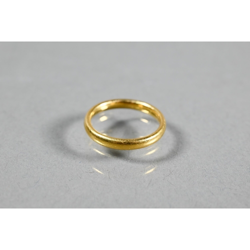 392 - A 22ct yellow gold narrow wedding band, approx 3.4g, size K