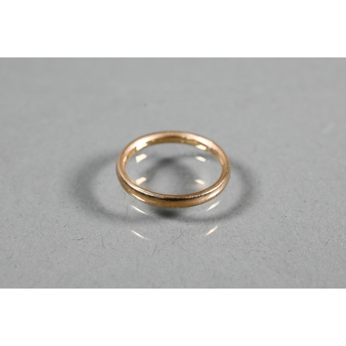 393 - A 9ct yellow gold wedding band, size O, approx 2.5g