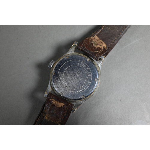 404 - A vintage gents Olma wristwatch, the champagne dial with gilt markers and hands within a 32 mm steel... 