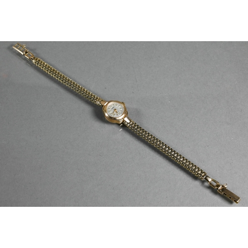 415 - A 9ct gold ladies Roamer wristwatch, the champagne dial with Arabic numerals within 16 mm case, on l... 