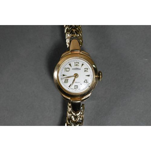 415 - A 9ct gold ladies Roamer wristwatch, the champagne dial with Arabic numerals within 16 mm case, on l... 