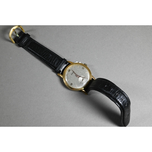 426 - AMMENDMENT - Fashion watches - a Gucci gilt metal ladies bracelet watch with mother of pearl dial, b... 