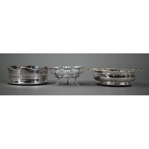 5 - An Edwardian pierced silver trefoil bonbon dish on scroll feet, Syner & Beddoes, Birmingham 1909... 