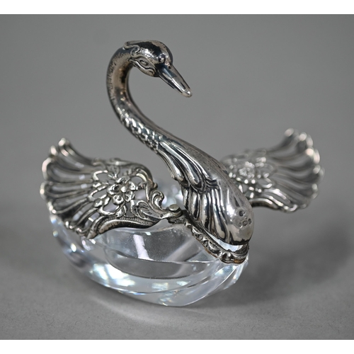 52 - A heavy quality Art Deco silver compact, London 1947, to/w a silver and glass swan, a small Greek on... 