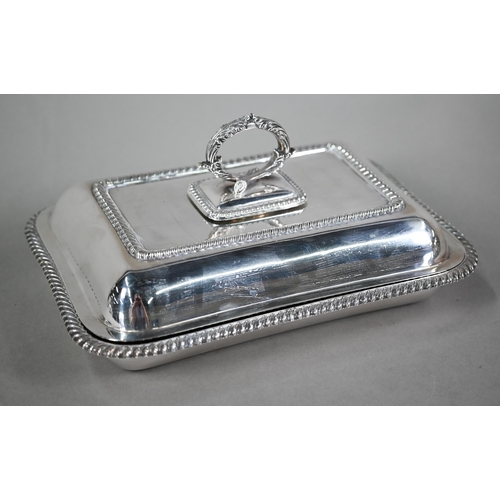 69 - An Edwardian heavy quality silver entrée dish and cover with detachable handle and gadrooned rims, D... 