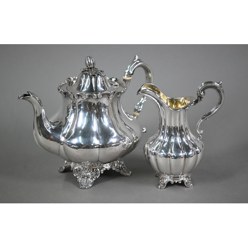 70 - A Victorian silver melon-shaped teapot with cast melon finial and scroll handle with ivory insulator... 