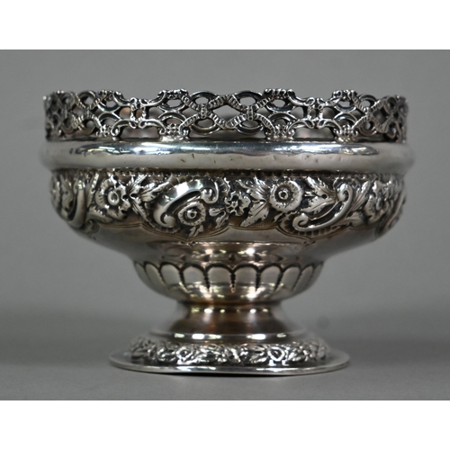 95 - A late Victorian sweetmeat bowl with pierced, chased and engraved decoration, on stemmed foot, Mappi... 