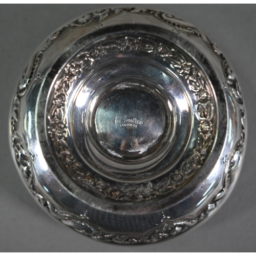 95 - A late Victorian sweetmeat bowl with pierced, chased and engraved decoration, on stemmed foot, Mappi... 