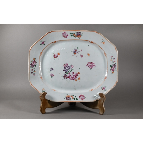 472 - A graduated set of three 18th century Chinese famille rose octagonal platters with lobed corners and... 