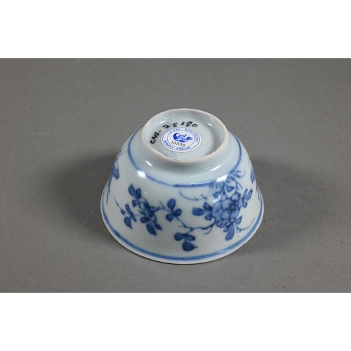 524 - An 18th century Chinese Ca Mau shipwreck porcelain tea bowl and saucer, painted in underglaze blue w... 