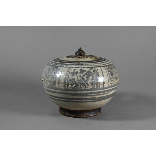 527 - A 15th/16th century Thai Sawankhalok lime box and cover with moulded finial and freely painted decor... 