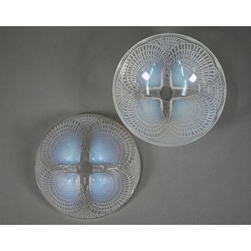 564 - A pair of Lalique opalescent glass Coquille pattern bowls, 13 cm diam, Impressed 'R Lalique'