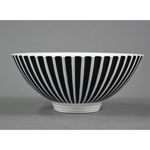 598 - A Wedgwood pottery black and white fluted bowl by Norman Wilson, stamped 'Wedgwood N. W.', 21 cm dia... 