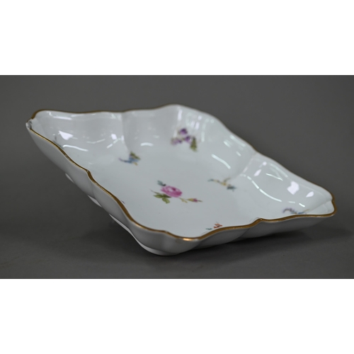 639 - A Meissen porcelain part service, comprising 30 cm dish, three 25 cm plates, four 21 cm plates and t... 