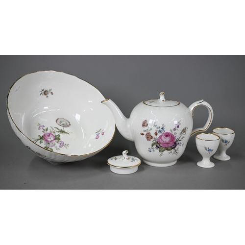 642 - A Royal Copenhagen Frijsenborg china service (47 pieces including covers)