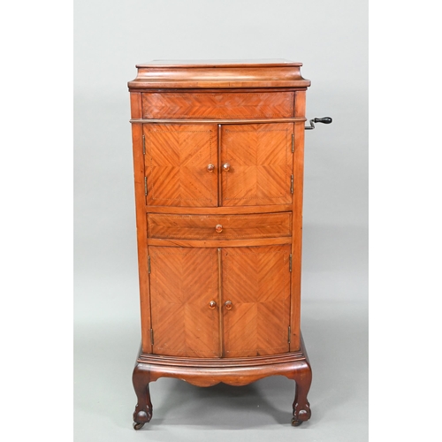 866 - A vintage walnut cased Paragon gramophone, early 20th century c/w a quantity of discs