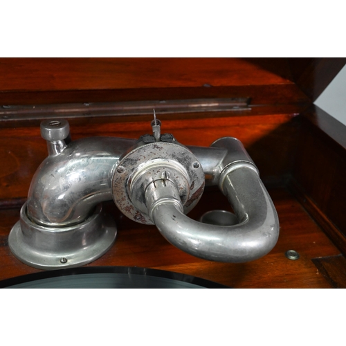 866 - A vintage walnut cased Paragon gramophone, early 20th century c/w a quantity of discs