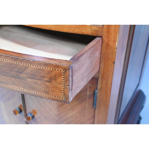 866 - A vintage walnut cased Paragon gramophone, early 20th century c/w a quantity of discs