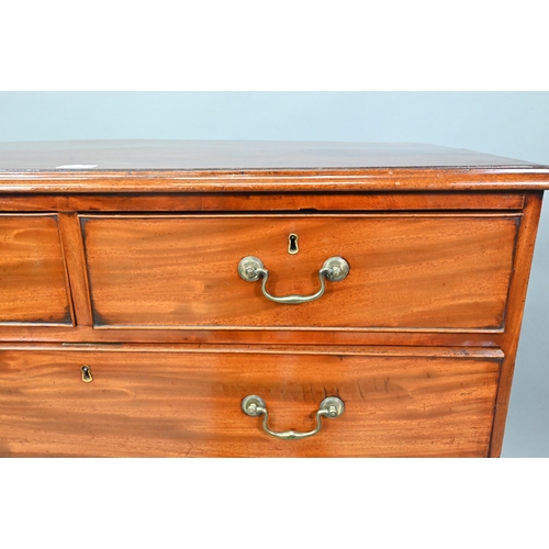 919 - A George III inlaid mahogany chest of two short over three long drawers, with cock-beaded edges and ... 