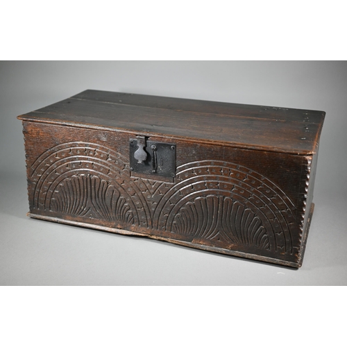 937 - A late 17th century bible box with lunette carved front, 70 cm x 36 cm x 26.5 cm h