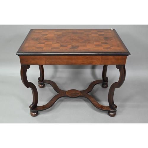 941 - An 18th century style specimen timber inlaid centre table, raised on scroll legs united by a conform... 