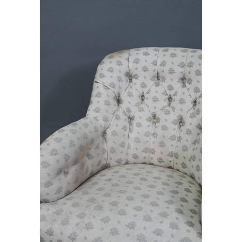 942 - A Victorian button backed armchair, raised on turned front legs on ceramic castors, 85 cm high, 73 c... 