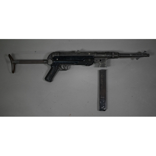 1061 - A replica MP-40 Schmeiser machine pistolPurchasers must be 18 and over - photo ID will be required... 