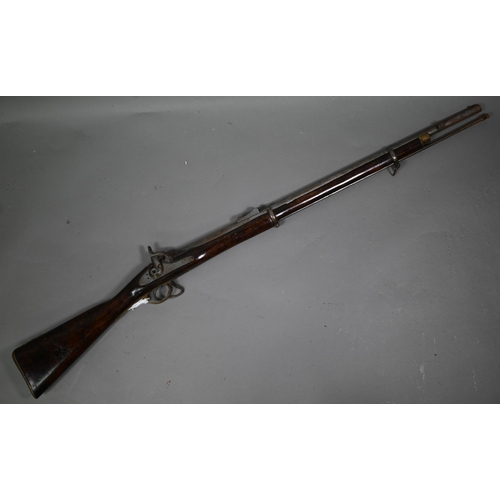 1065 - A Victorian 1856 pattern percussion musket with 84 cm barrel, three-quarter walnut stock with two ba... 