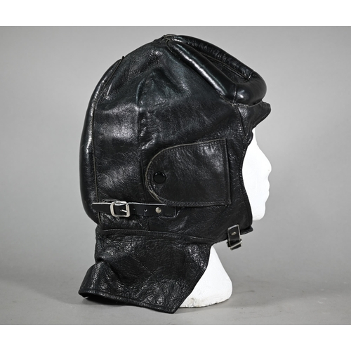 1090 - A black leather tank commander's padded leather helmet, size 59 (unused)