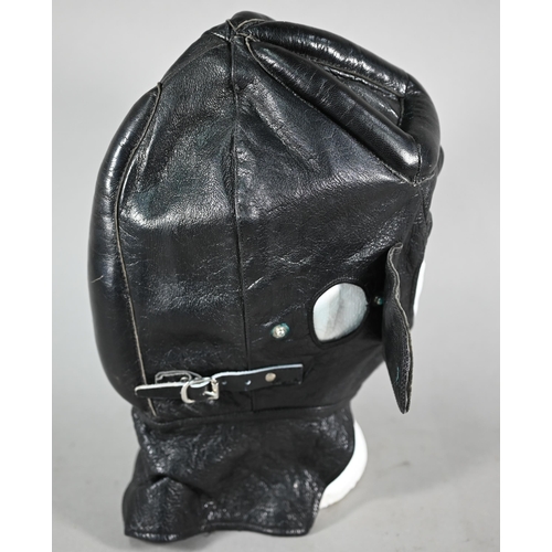 1090 - A black leather tank commander's padded leather helmet, size 59 (unused)