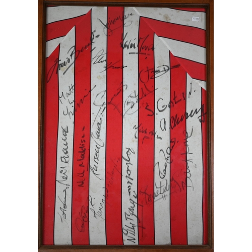 1105 - A Southampton FC football shirt, signed by the team, circa 1990, including Alan Shearer, Kevin Moore... 