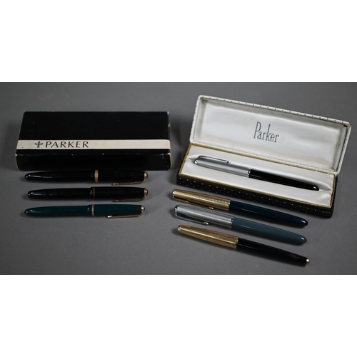 1119 - A boxed Parker fountain pen and six other unboxed examples (7)