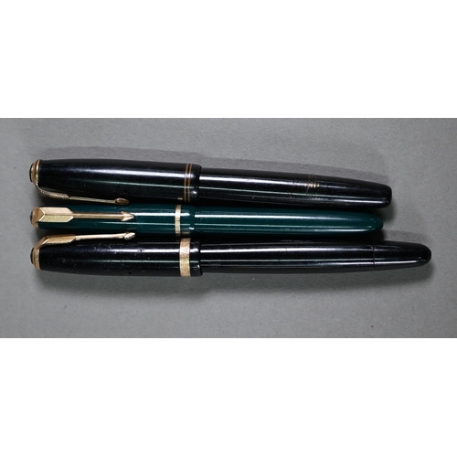 1119 - A boxed Parker fountain pen and six other unboxed examples (7)