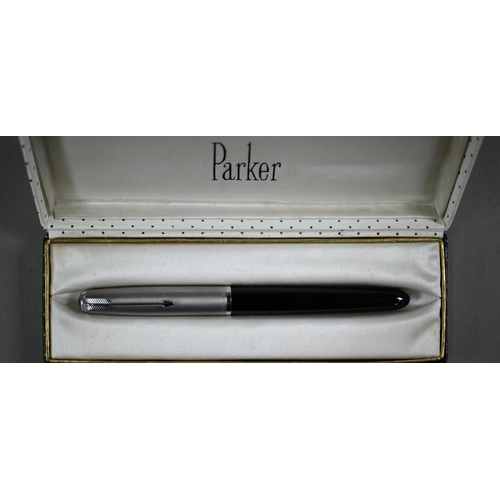 1119 - A boxed Parker fountain pen and six other unboxed examples (7)