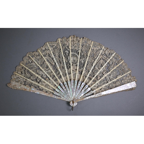 1154 - A 19th century Regency tortoiseshell fan, the silk-mounted wire gauze leaf printed and painted with ... 