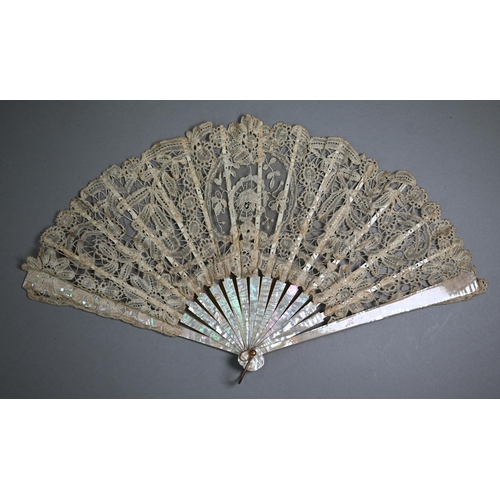 1154 - A 19th century Regency tortoiseshell fan, the silk-mounted wire gauze leaf printed and painted with ... 