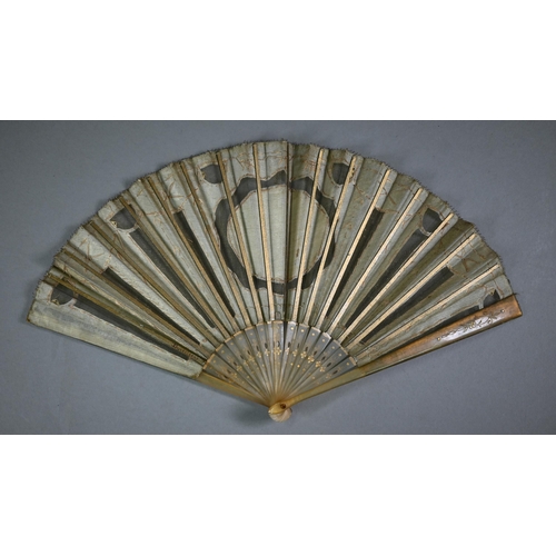 1154 - A 19th century Regency tortoiseshell fan, the silk-mounted wire gauze leaf printed and painted with ... 