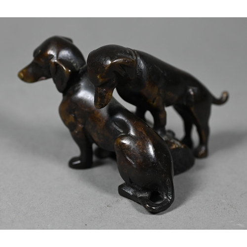 1217 - A brown bronze sculpture of two puppies, 6 cm h