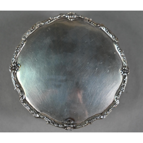 30A - A circular silver ring-box with hinged over, Birmingham 1927, 9cm diameter