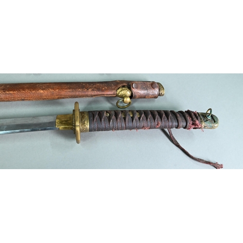 546 - A Japanese WWII military mounted officers katana/sword (Type 98 Shingunto) with 68 cm single edge st... 